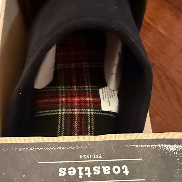 Totes Men's Black Slip-On Loafers - Picture 6 of 6